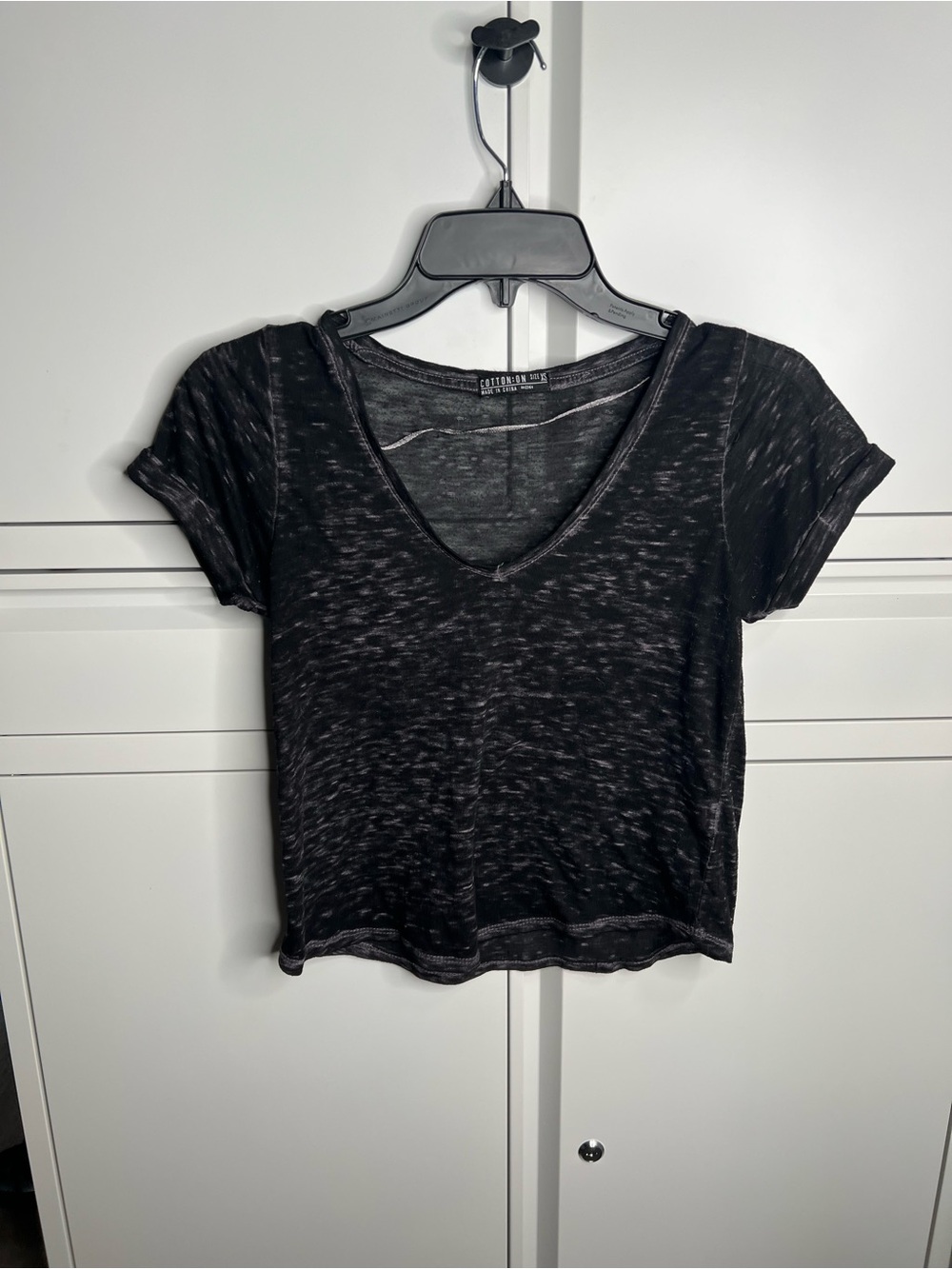☀️ Cotton On Black Heathered V-Neck Short Sleeve Tee